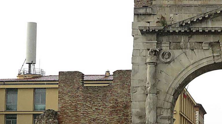 Rimini. Giungla di antenne, richieste per altre 4 Rimini. Giungla di antenne, richieste per altre 4