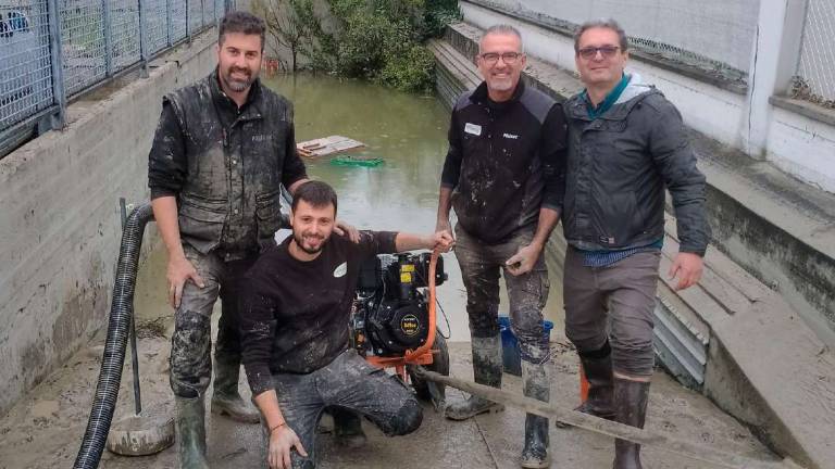 Cesena, i ragazzi dell'Agrimec per gli alluvionati: Le nostre motopompe gratis per togliere l'acqua Cesena, i ragazzi dell'Agrimec per gli alluvionati: Le nostre motopompe gratis per togliere l'acqua