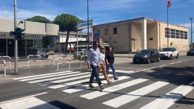 Savignano, l'attraversamento davanti alla Cesare ora è più sicuro Savignano, l'attraversamento davanti alla Cesare ora è più sicuro