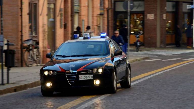 Forlì. Folle fuga dal centro all'A14, auto bloccata a sportellate Forlì. Folle fuga dal centro all'A14, auto bloccata a sportellate