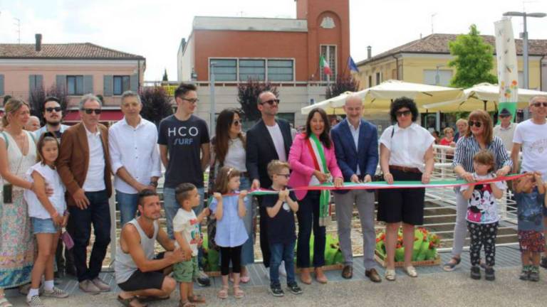 Gambettola, piazza inaugurata: da parcheggio a luogo di eventi Gambettola, piazza inaugurata: da parcheggio a luogo di eventi