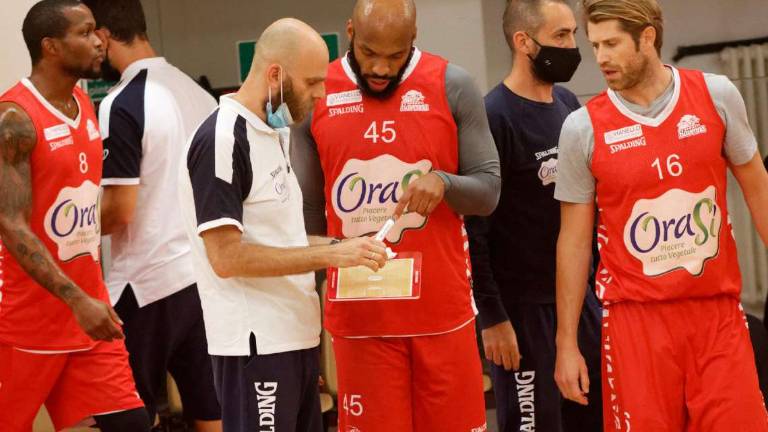 Basket, note positive in casa OraSì ma a vincere è Mantova Basket, note positive in casa OraSì ma a vincere è Mantova