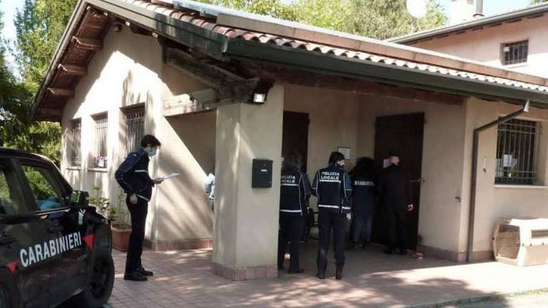 Ravenna, nella clinica del dottor Guerra gatti uccisi senza anestesia, carcasse nel freezer e nella doccia Ravenna, nella clinica del dottor Guerra gatti uccisi senza anestesia, carcasse nel freezer e nella doccia