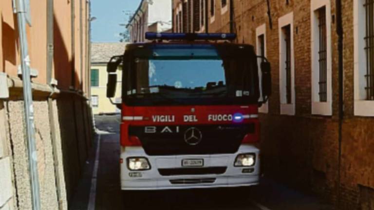 Cesena, allarme incendio in un palazzo settecentesco in centro Cesena, allarme incendio in un palazzo settecentesco in centro
