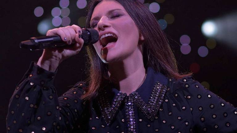 Laura Pausini fa pace con i suoi discografici Laura Pausini fa pace con i suoi discografici