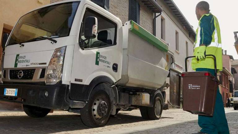 Ravenna, da lunedì rifiuti porta a porta in città per 17mila utenze Ravenna, da lunedì rifiuti porta a porta in città per 17mila utenze