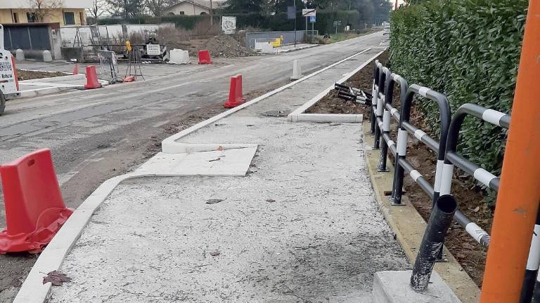 Investiti a Cesena 450 mila euro per percorsi ciclopedonali, marciapiedi, rotonda e illuminazione Investiti a Cesena 450 mila euro per percorsi ciclopedonali, marciapiedi, rotonda e illuminazione