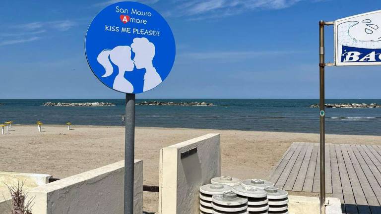 San Mauro Mare,“obbligo” di baciarsi e di selfie: due Kissing zone San Mauro Mare,“obbligo” di baciarsi e di selfie: due Kissing zone