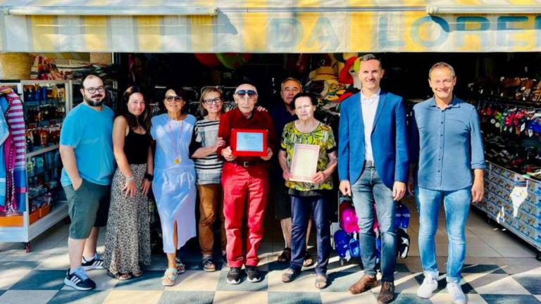 Cesenatico, 60 anni di attività per il bazar Da Lorena Cesenatico, 60 anni di attività per il bazar Da Lorena