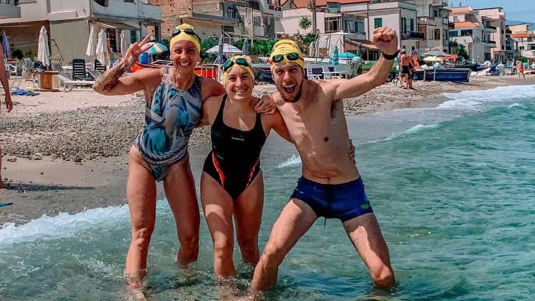 Una riminese attraversa a nuoto lo stretto di Messina: Odiavo nuotare, ho sconfitto la paura Una riminese attraversa a nuoto lo stretto di Messina: Odiavo nuotare, ho sconfitto la paura