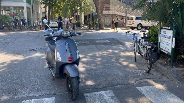 Scontro bici-moto in viale Carducci a Cesenatico, grave un anziano Scontro bici-moto in viale Carducci a Cesenatico, grave un anziano