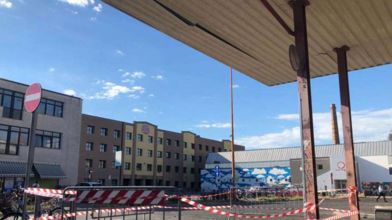 Cesena: cedimento nelle pensiline per l'attesat dei bus Cesena: cedimento nelle pensiline per l'attesat dei bus