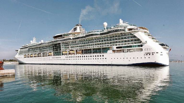 Lo sbarco delle crociere: un affare da più di dieci milioni di euro Lo sbarco delle crociere: un affare da più di dieci milioni di euro