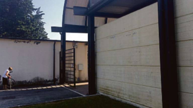 Cesena, la derubano al cimitero e poi le telefonano mentre fa denuncia Cesena, la derubano al cimitero e poi le telefonano mentre fa denuncia