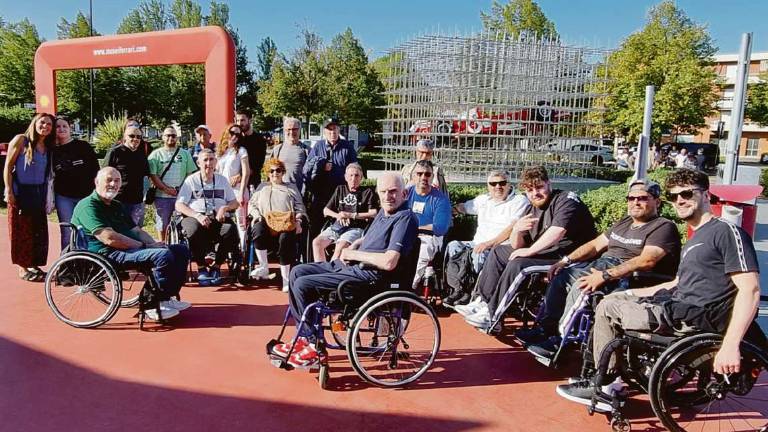 Imola, i pazienti di Montecatone in visita al museo Ferrari Imola, i pazienti di Montecatone in visita al museo Ferrari