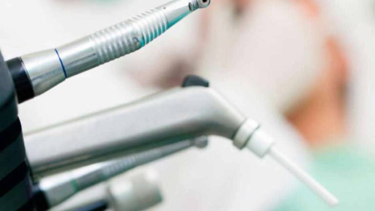 Rimini, dentista no vax sospeso cita il Comune al Tar Rimini, dentista no vax sospeso cita il Comune al Tar