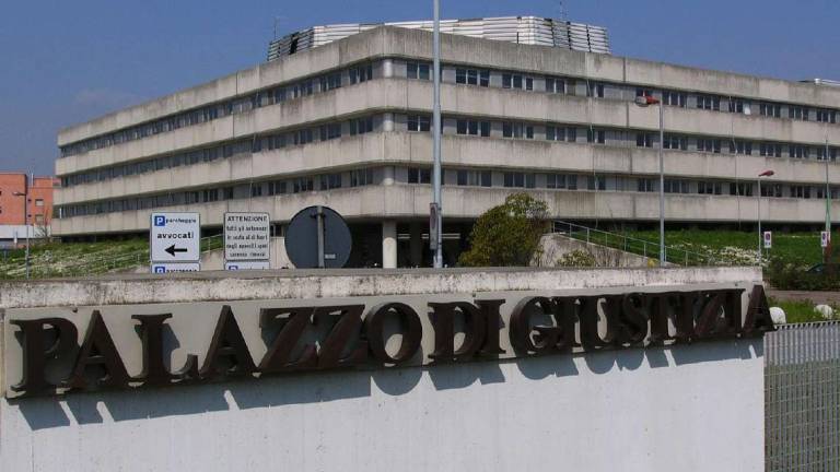 Ravenna, furto di 40mila euro dalle casse. Barista condannata Ravenna, furto di 40mila euro dalle casse. Barista condannata