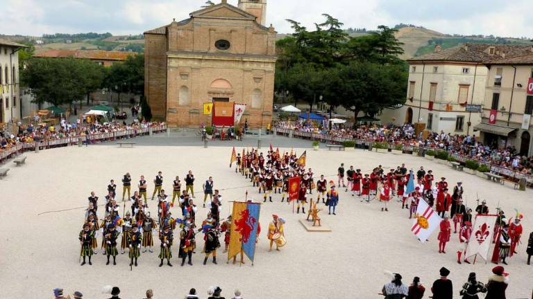 Terra del Sole. Il sindaco nei panni del Granduca al Palio Terra del Sole. Il sindaco nei panni del Granduca al Palio