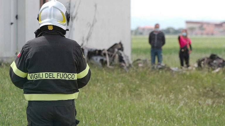 Aereo caduto a Ravenna, sequestrati i resti del velivolo Aereo caduto a Ravenna, sequestrati i resti del velivolo