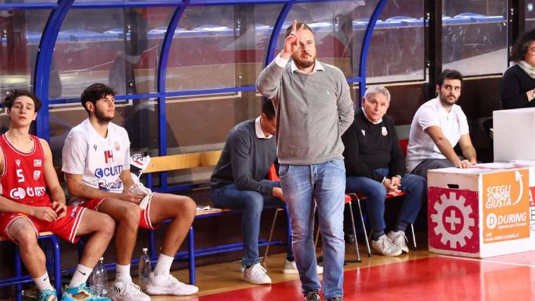 Basket B, i mali dell'Andrea Costa nella testa e nelle cifre Basket B, i mali dell'Andrea Costa nella testa e nelle cifre