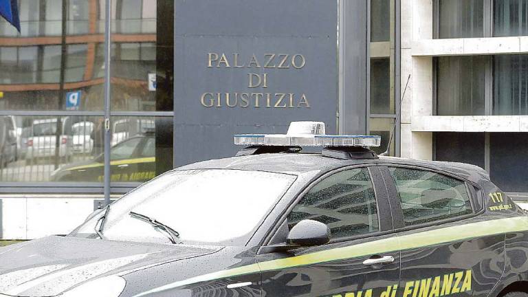 Rimini. Fisco, la guardia di finanza sequestra beni per oltre 5 milioni di euro Rimini. Fisco, la guardia di finanza sequestra beni per oltre 5 milioni di euro