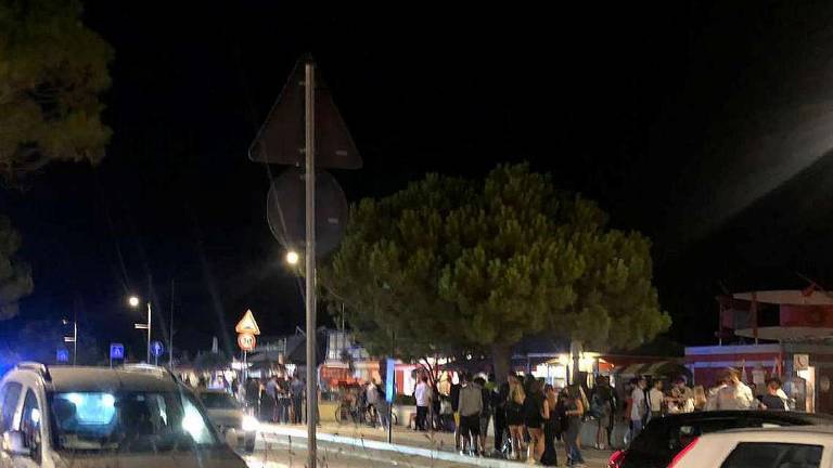 Cesenatico, 400 ragazzini alla festa: bagno chiuso e scatta la multa Cesenatico, 400 ragazzini alla festa: bagno chiuso e scatta la multa