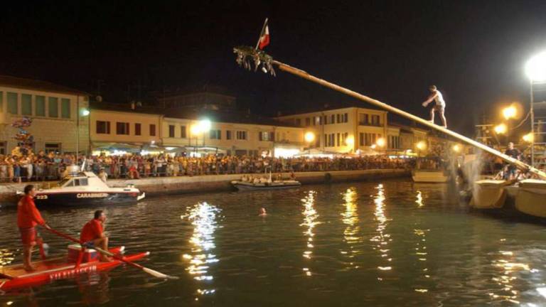 Cesenatico, il ritorno della Cuccagna con la sfida tra 7 paesi romagnoli Cesenatico, il ritorno della Cuccagna con la sfida tra 7 paesi romagnoli