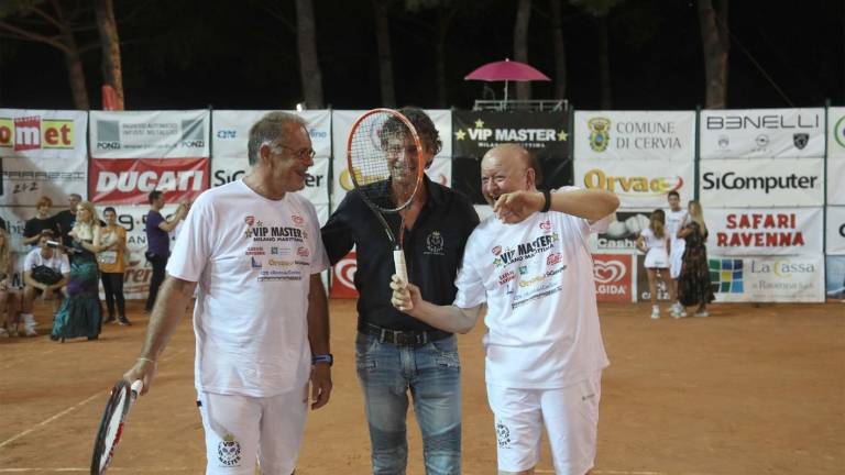 Vip Master a Milano Marittima: da Boldi a Cecchi Paone, tutti in campo con la racchetta Vip Master a Milano Marittima: da Boldi a Cecchi Paone, tutti in campo con la racchetta