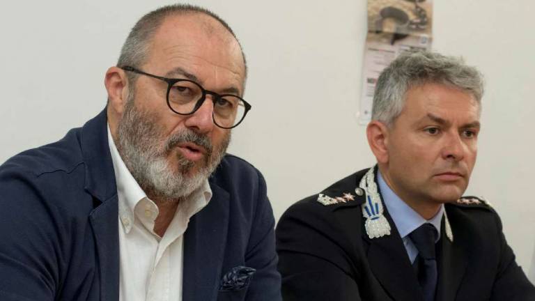 Sesso in spiaggia a Lido di Dante, via ai controlli a sorpresa Sesso in spiaggia a Lido di Dante, via ai controlli a sorpresa