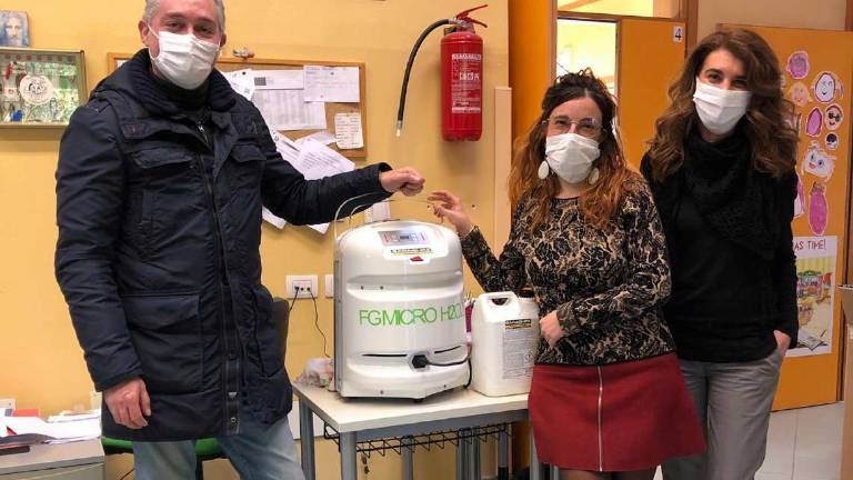 Cesena, atomizzatore per sanificare donato a scuola elementare Cesena, atomizzatore per sanificare donato a scuola elementare
