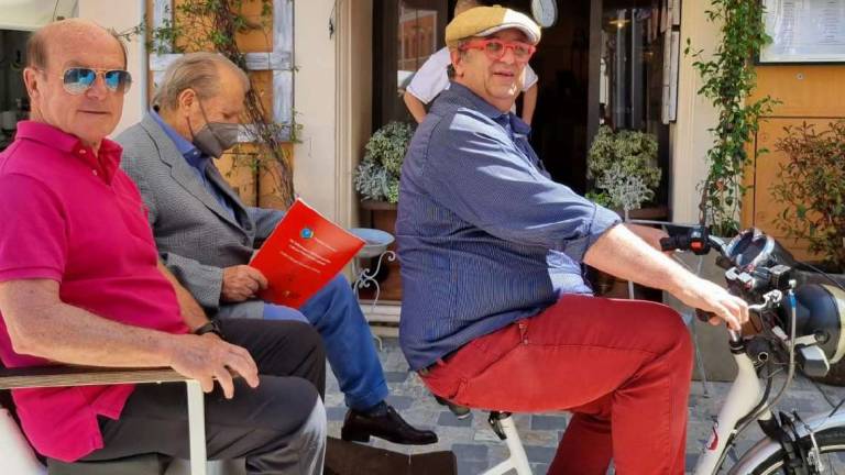 Cesena, parcheggi troppo lontano? Il ristoratore viene a prenderti in risciò Cesena, parcheggi troppo lontano? Il ristoratore viene a prenderti in risciò