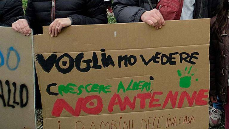 No antenne, domani comitati in piazza No antenne, domani comitati in piazza