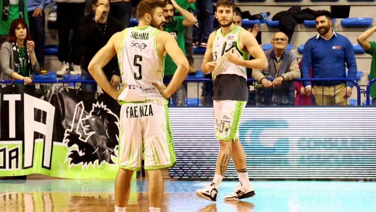 Basket B, Faenza, il sogno del primato per ora è svanito Basket B, Faenza, il sogno del primato per ora è svanito
