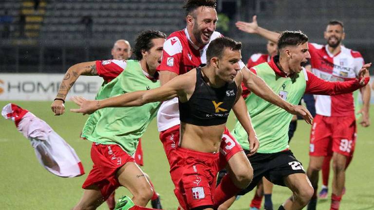 Calcio C, il Rimini benedice il primo gol dalla panchina Calcio C, il Rimini benedice il primo gol dalla panchina