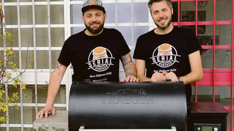 Forlì. Hamburger in campo, nuovo locale allo stadio con Serial Burgher Forlì. Hamburger in campo, nuovo locale allo stadio con Serial Burgher