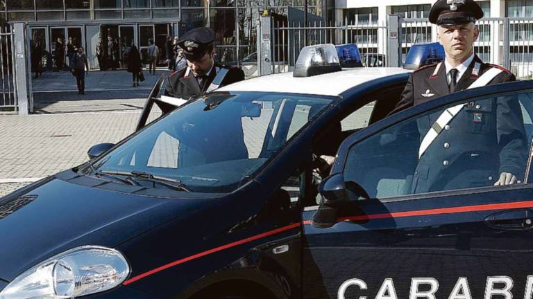 Rimini, butta giù la porta a calci, aggredisce sorella e nipote e picchia i Carabinieri: arrestato Rimini, butta giù la porta a calci, aggredisce sorella e nipote e picchia i Carabinieri: arrestato