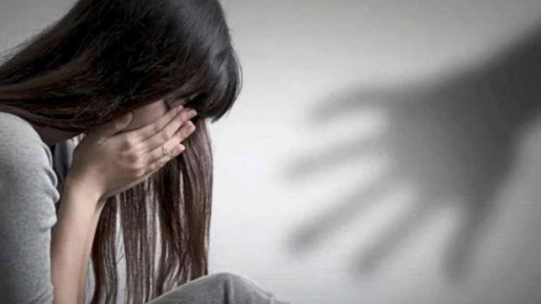Sono un attore di Mare fuori: baciò una 13enne in spiaggia a Bellaria, 28enne ora rischia il processo Sono un attore di Mare fuori: baciò una 13enne in spiaggia a Bellaria, 28enne ora rischia il processo
