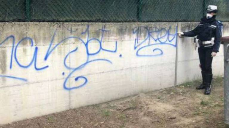 Ravenna, insulti spray: indagati due trentenni Ravenna, insulti spray: indagati due trentenni