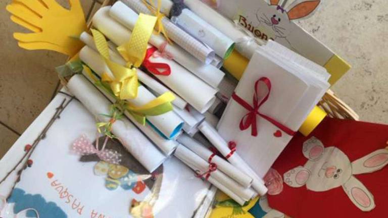 Bellaria, le letterine dei bambini per gli anziani della Cra Bellaria, le letterine dei bambini per gli anziani della Cra