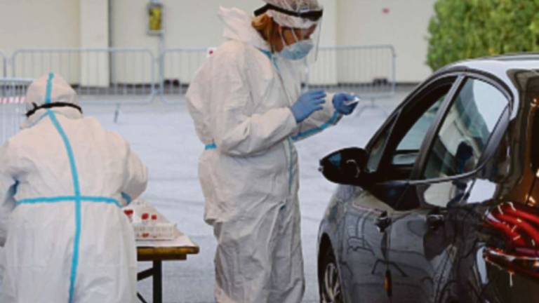 Cesena, il Covid arretra: drive-through chiuso e vaccini spostati Cesena, il Covid arretra: drive-through chiuso e vaccini spostati