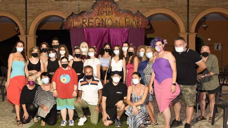 Il sogno da stilista di Claudia si avvera con l'aiuto di tutta San Giovanni in Marignano Il sogno da stilista di Claudia si avvera con l'aiuto di tutta San Giovanni in Marignano
