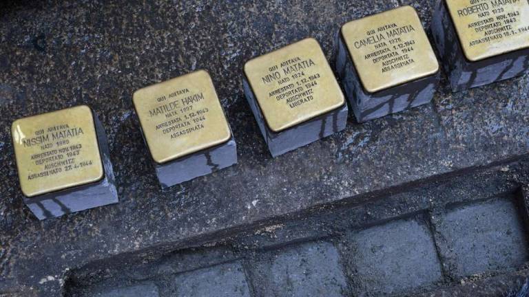 Forlì, posate le pietre d'inciampo per le vittime dell'orrore Forlì, posate le pietre d'inciampo per le vittime dell'orrore