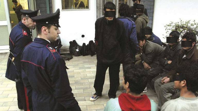 Tredici migranti scaricati da un camion a Mercato Saraceno Tredici migranti scaricati da un camion a Mercato Saraceno