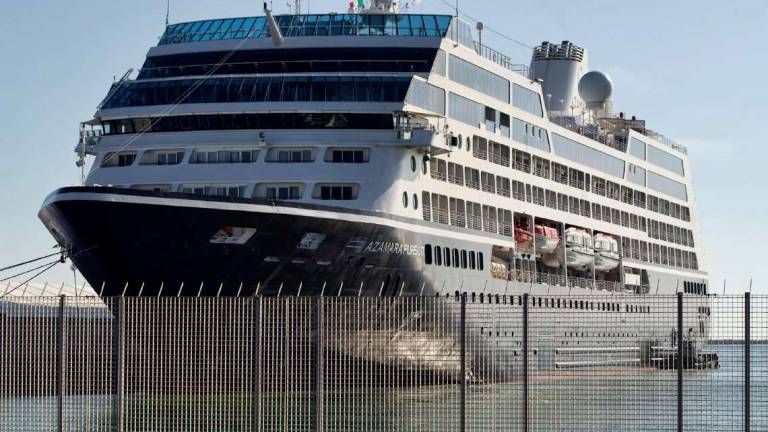 Salpa la Azamara, ora i crocieristi partono da Ravenna Salpa la Azamara, ora i crocieristi partono da Ravenna