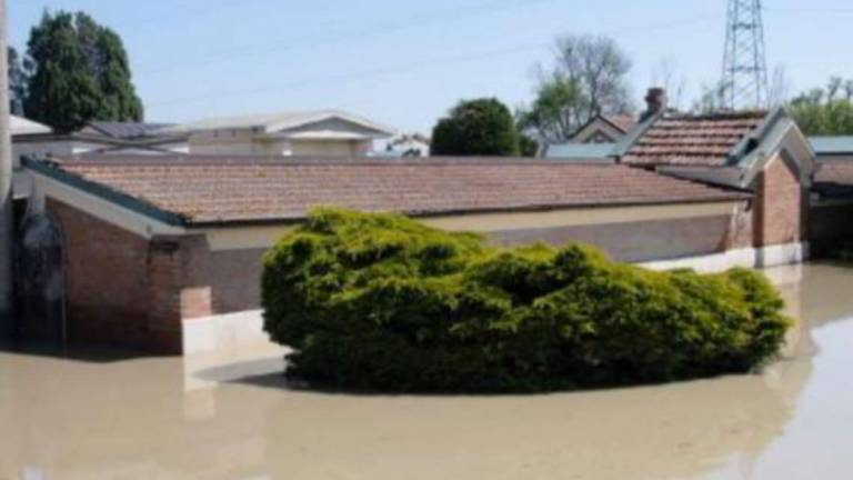 Imola, dopo l'alluvione riapre il cimitero di Sesto Imolese Imola, dopo l'alluvione riapre il cimitero di Sesto Imolese