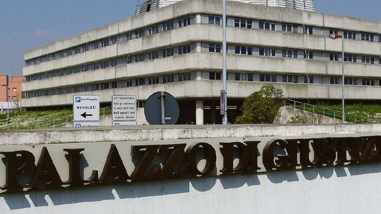 Sesso con animatore 16enne a Ravenna: Coinvolti altri 8 minori Sesso con animatore 16enne a Ravenna: Coinvolti altri 8 minori