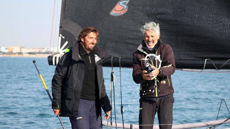 Vela, La Cinquecento Trofeo Pellegrini: trionfano i forlivesi Rusticali e Rossi Vela, La Cinquecento Trofeo Pellegrini: trionfano i forlivesi Rusticali e Rossi