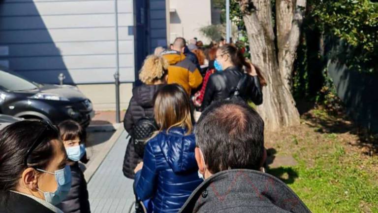 Rimini. Cassa bloccata all'Italo Flori: file e proteste Rimini. Cassa bloccata all'Italo Flori: file e proteste