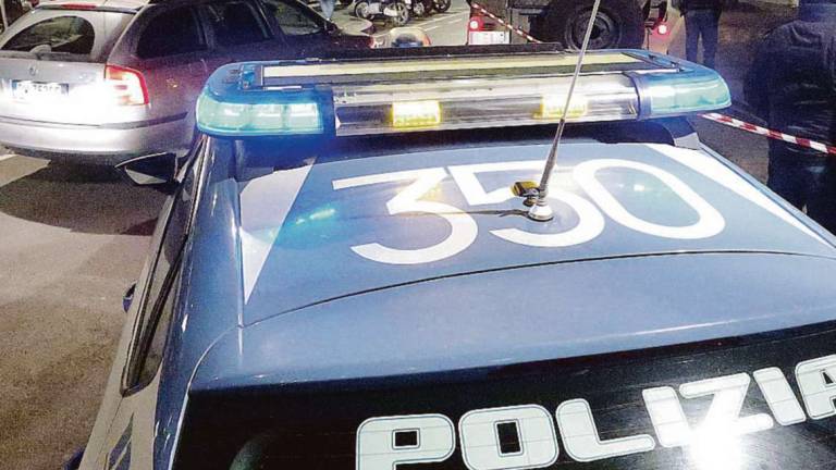 Rimini, prima devi fare lo scontrino: maxi-rissa alla rivendita di kebab, un accoltellato e 6 denunce Rimini, prima devi fare lo scontrino: maxi-rissa alla rivendita di kebab, un accoltellato e 6 denunce