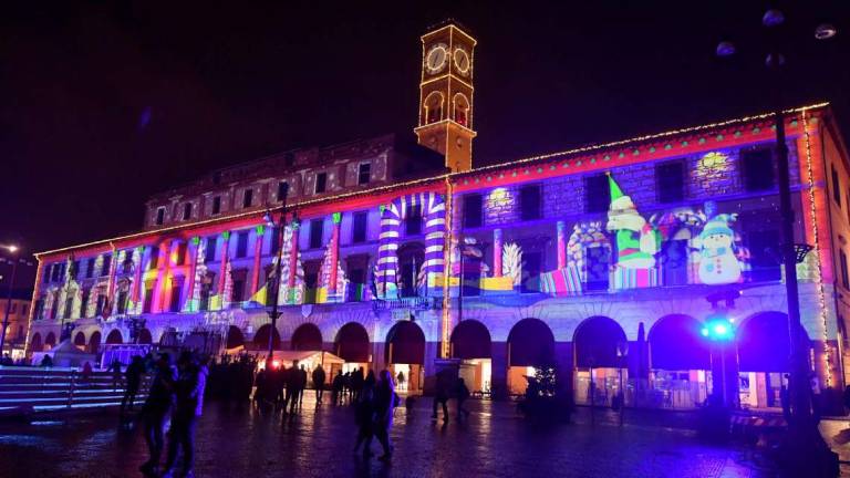 Forlì. Meno luci, ma il Natale si farà Forlì. Meno luci, ma il Natale si farà